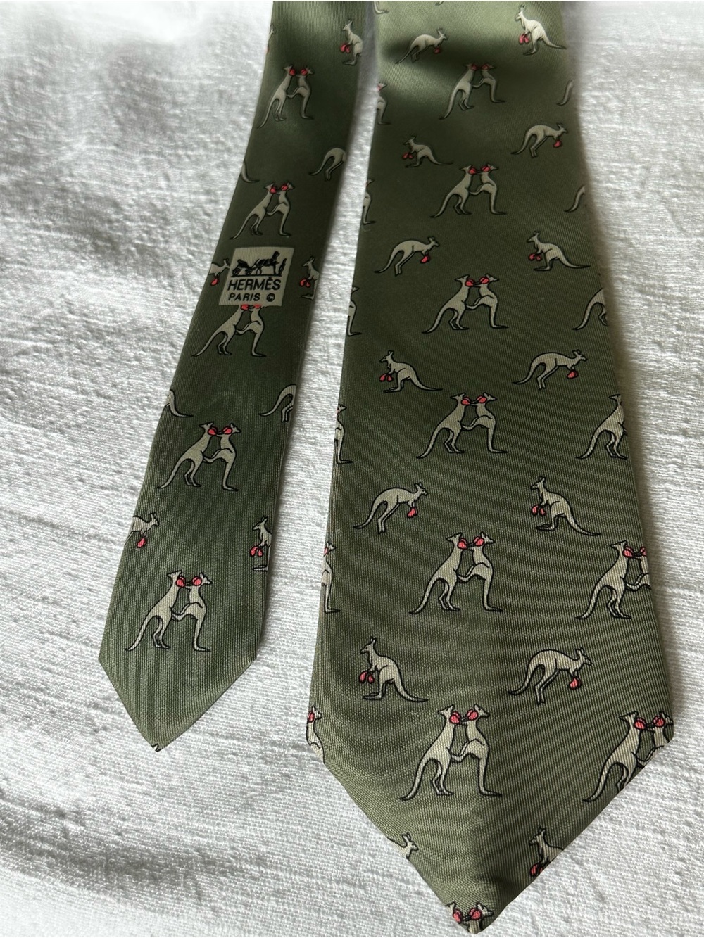 Hermès 7283 MA Boxing Kangaroo 100% Silk Tie